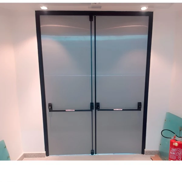 Porta corta-fogo dupla instalada